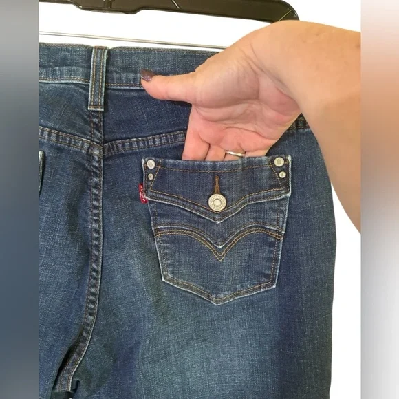 Levi's-Classic 505 Straight-Leg Jeans. Size 14. Medium wash. Excellent condition - Picture 7 of 8